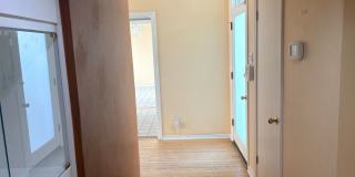 Beautiful 4 Bedroom Home in Hyder Park Gallery 22