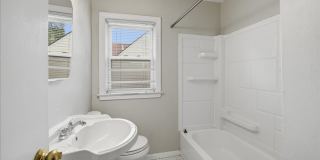 3436 N Lasalle St - $1,300.00/mo. Gallery 16
