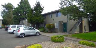 Rent Special: 1/2 Off June's Rent!! Second Floor 3 Bedroom apartment Gallery 15
