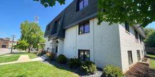 Modern, Tranquil, High-End Apartment in Downtown Downers Grove Gallery 40