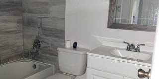 Gorgeous 3 Bed/2Bath with Lawn Care Included!! Gallery 16