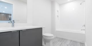 Graduate Pointe Gallery 32