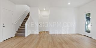 Fully Fenced  4 Bed 3 Baths Newer Construction Home Gallery 10