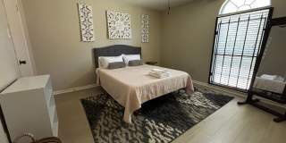 Furnished, Midtown One Bedroom Apartment Gallery 12