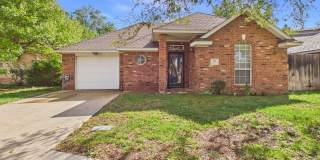 Charming 2 Bedroom, 2 Bathroom Rental in Sleepy Hollow Gallery 1