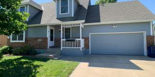 Beautiful & Clean 3 Bedroom Home in Lee's Summimt Gallery 1