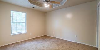 Refreshed 3 BR/2 BA home near I-49/UofA! Large fenced yard! Gallery 9
