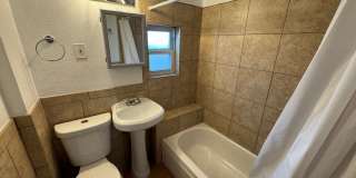 Charming 2 bedroom House Gallery 8