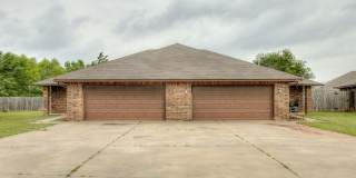 3br 2ba duplex with 2 car garage! Gallery 1