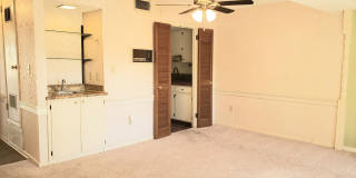 Vaughn Rd Convenient! Gallery 8