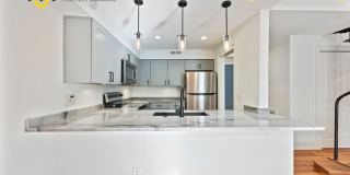 Charming 2/1 loft-style condo in the heart of Historic Downtown Charleston! Gallery 6