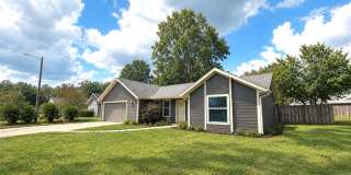 Contemporary Comfort: Open-Concept 3/2 in Millhopper Station Gallery 1