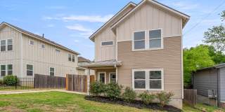 Beautiful 2 bedroom, 1.5 bathroom home in East Austin!!! Gallery 3