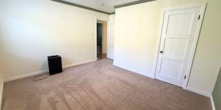 3-Bedroom, 1-Bathroom Home with Large Yard & Garage in South San Francisco Gallery 11