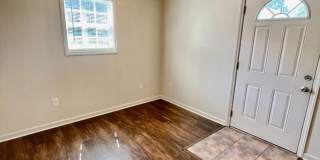 1 Bedroom 1 Bath Duplex Cute and charming area in the heart of Huntersville... perfect for single person or elderly looking to downsize Gallery 4
