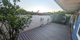 Country living in the City - Huge bonus room, entertainment deck, covered lanai and lots of storage. Gallery 9