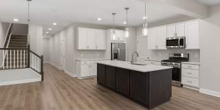 Charming 3BR Townhome in Lakeville Gallery 1