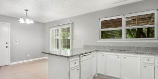 3 bedroom 2 bath home in Village Green Gallery 14