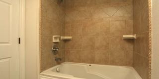 Beautiful 1 bed 1 bath with 1 car garage! Gallery 43