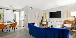 The Halston Gallery 17