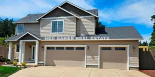 4Bd/2.5Ba Two Story House - Available to View! Gallery 1