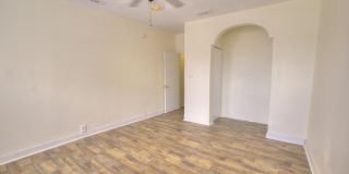 2540 GREENMOUNT Avenue Gallery 9