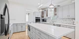 2501 Pine Tree Dr Gallery 16