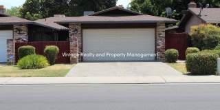 Updated 2 Bedroom Duplex Ready To Go!!! Gallery 1