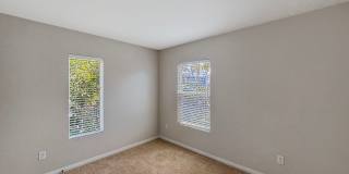 SD: Bright 2BD/2.5BA Townhome in Point Loma with Fireplace, Private Balcony & Tandem Garage Gallery 11