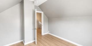 83 Lyon Place Gallery 21