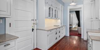 Stunning 3 bedroom main floor unit in prime Saint Paul location. Gallery 8