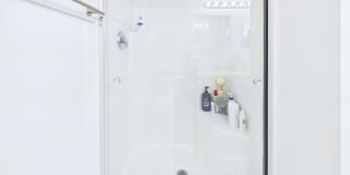 Beautiful 3 bd/ 2.5 house with Renovated Kitchen Gallery 22
