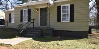 3BR Close to the Heart of Normaltown Gallery 1