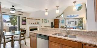 Beautifully Vista Upgraded Upstairs Corner Condo Gallery 26