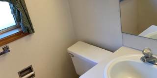 Large 2 Bedroom Hucrest Home! 1 Year Lease Required Gallery 11