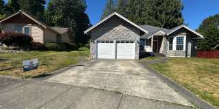 3 Bedroom, 3 Bathroom House - Walking distance to the beach Gallery 1