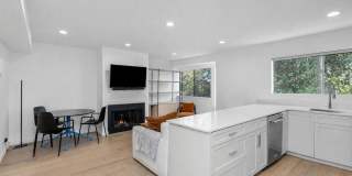 2147 N Beachwood Dr Gallery 2