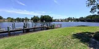 2BR/2BA Riverfront Luxury Condo Gallery 17