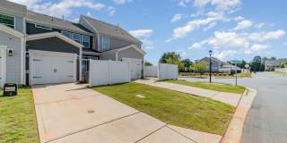 Charming 2BR Townhome in Charlotte Gallery 17