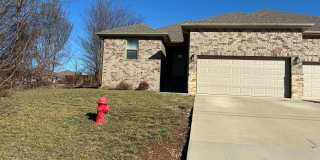 Beautiful 3 bedroom, 2 bath, 2 car garage duplex in Ozark! Spacious, granite with open / split bedroom floorplan! Gallery 1