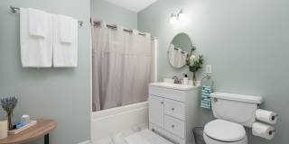 Stylish 3-bedroom townhome in Vermillion in Hustersville Gallery 9