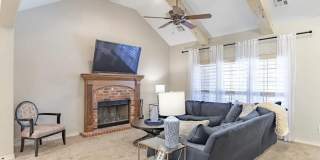 3 bedroom, 2 bathroom Midtown Beauty in Tulsa, OK! Gallery 4