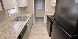 Charming 3-bedroom, 2-bath townhouse Gallery 6