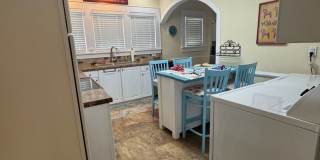 Knoxville 37917 - Available Now! 2 bedroom, 1 bath home - Contact Lisa Vineyard 865-216-9334 Gallery 17