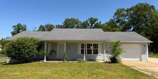 3-Bedroom Home in Quiet Neighborhood Located in St. Robert, MO! Gallery 1