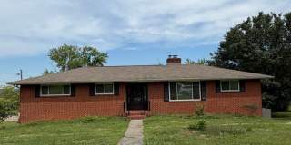 Knoxville 37923 - 3 bedroom 2 bath home located in heart of West Knoxville with separate 1 bedroom/ 1 bath living space downstairs - Contact Sharon Arnwine (865) 313-7215 Gallery 1
