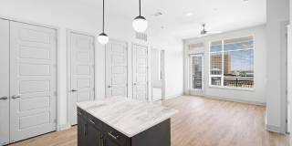1810 Main Gallery 36