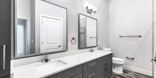 Larkspur Creekside Age 55+ Apartment Homes Gallery 35