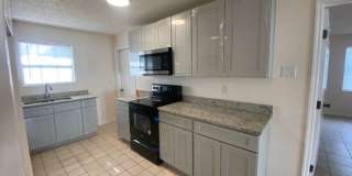 Charming 2-Bedroom, 2-Bath Single Family Home - Fully Renovated -Must See! Gallery 7