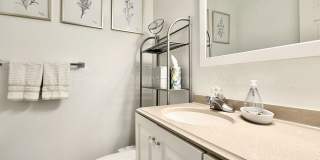 Beautifully Updated 2-Bedroom Townhouse w/ Finished Basement - Close to Royal Oak, Ferndale, Pleasant Ridge! Gallery 14